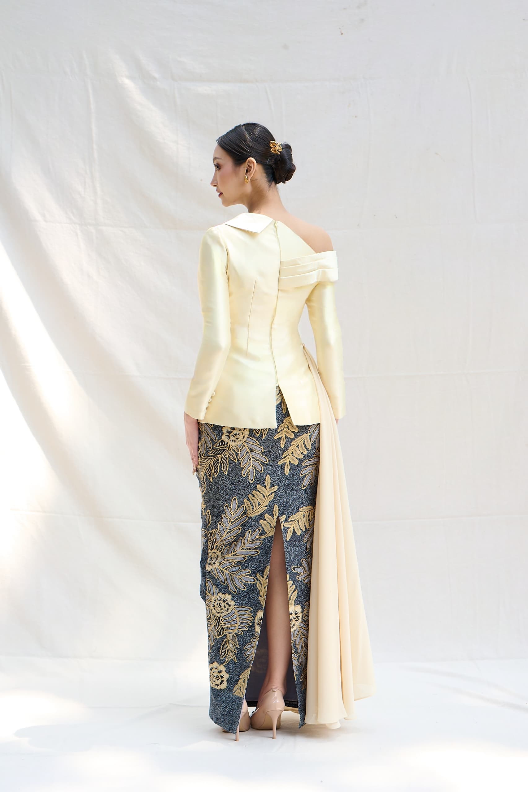 Cream Botanical Batik Kebaya